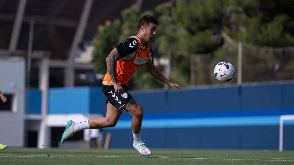 adri lopez entrenamiento malaga