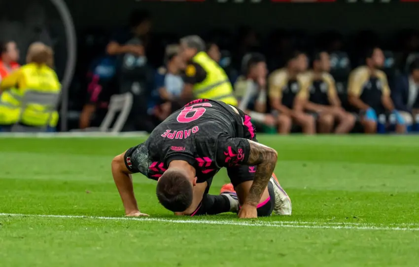 CRÓNICA | Quince minutos de tormenta blanca fulminan al Málaga CF en el Bernabéu
