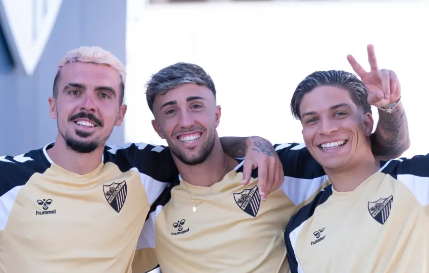 Haitam junto a varios compañeros del Málaga