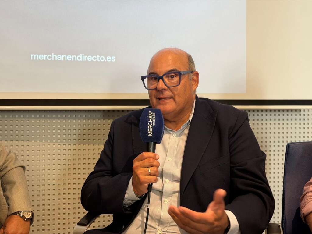 Radio MARCA Málaga entrega su Escudo de Oro a Jesús Lupiáñez en el programa especial de La Vuelta 2 1 3