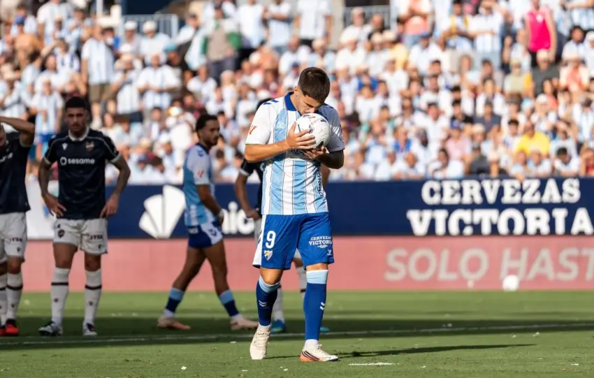 64 - CHUPE BESA EL BALÓN ANTES DEL PENALTI CONTRA EL LEVANTE