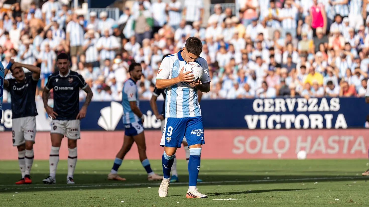 64 - CHUPE BESA EL BALÓN ANTES DEL PENALTI CONTRA EL LEVANTE