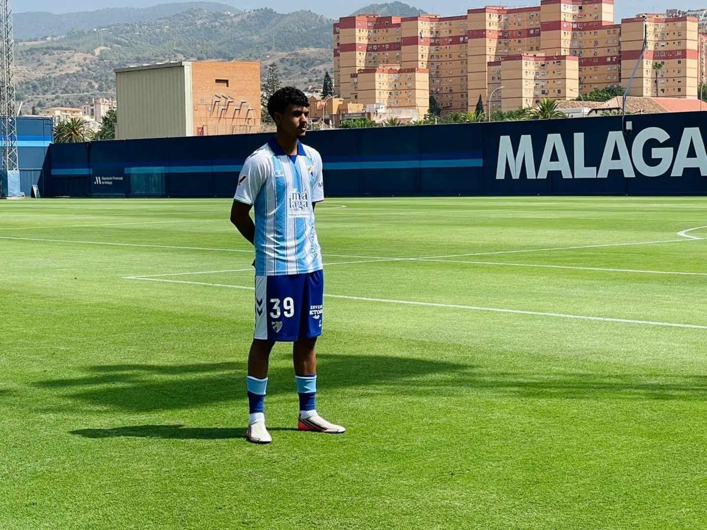 Adam Aznou: "Me reuní con Loren antes del ascenso y me dijo que Málaga era el mejor lugar para mí"