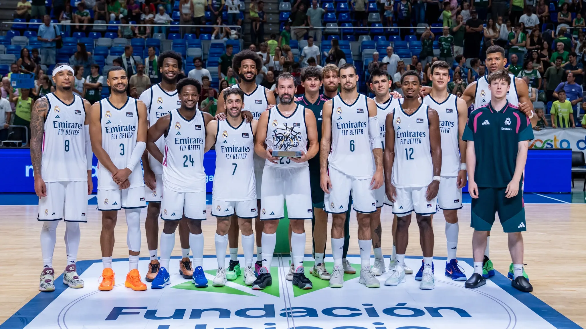 CRÓNICA | El Real Madrid arrasa con el Unicaja de Txus Vidorreta y se lleva el Costa del Sol (74-113) 1 EL REAL MADRID CAMPEÓN COSTA DEL SOL