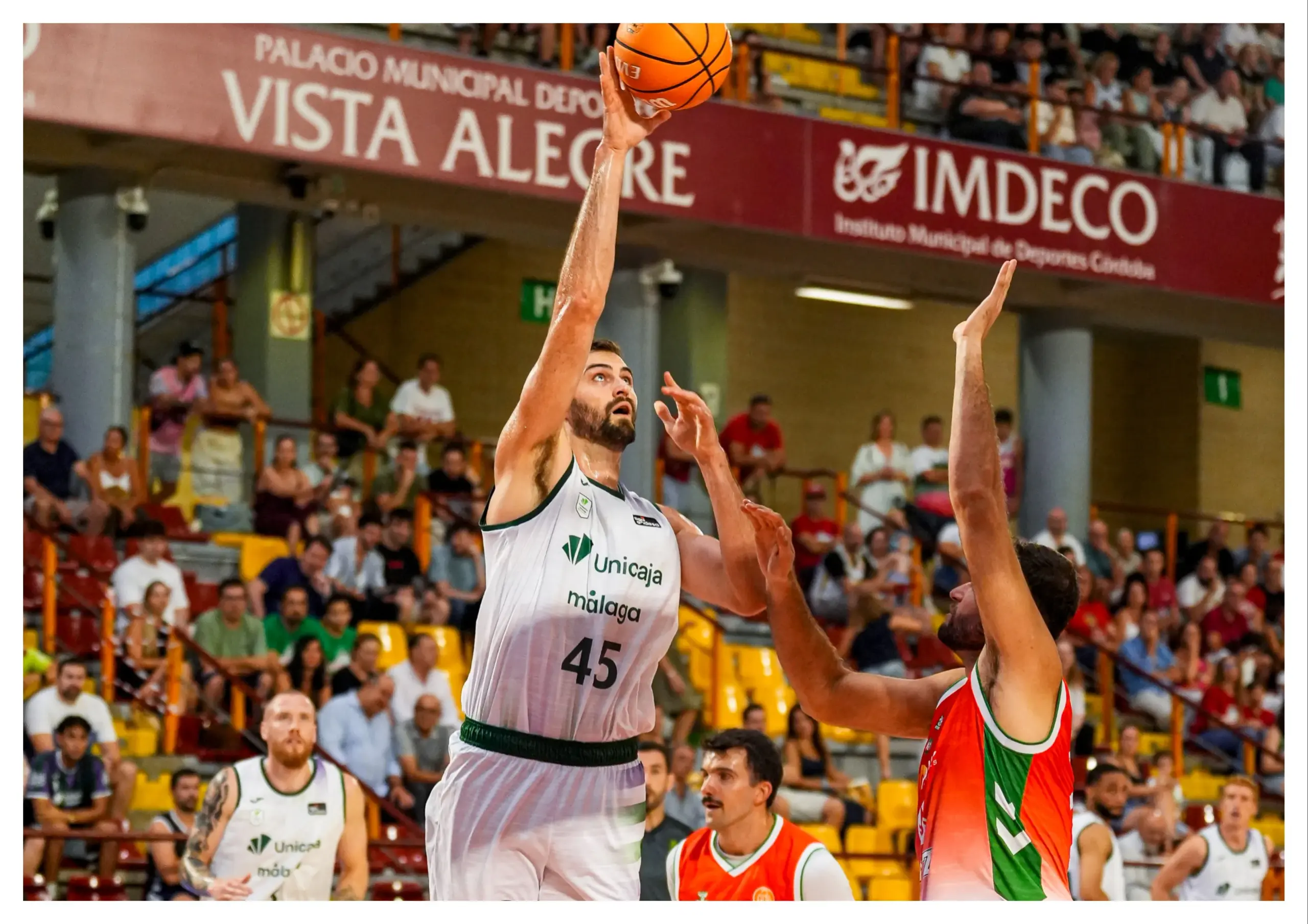 Baloncesto 1 EL UNICAJA CON DOS CARAS EN EL JUEGO EXTERIOR E INTERIOR EN PRETEMPORADA