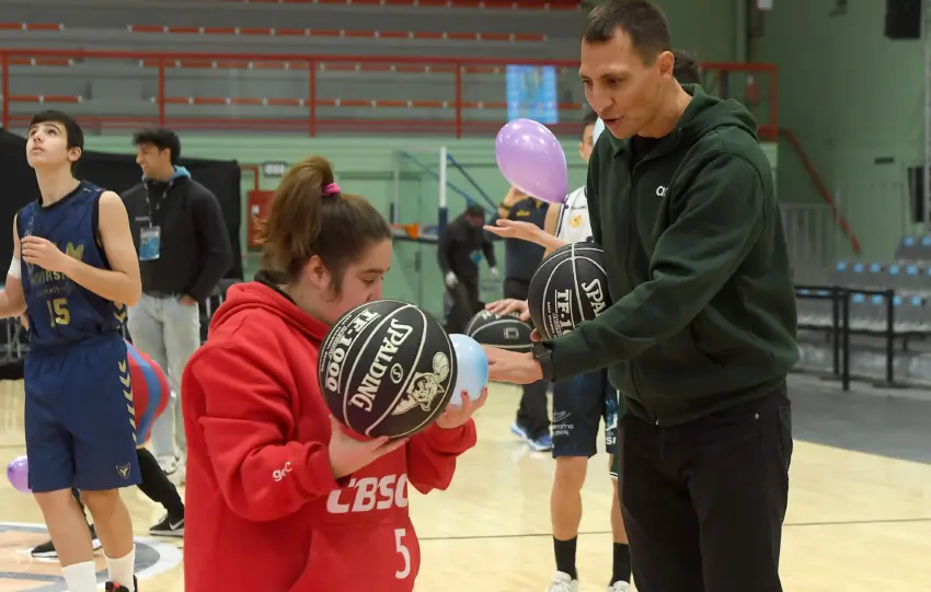 FEDE VAN LACKE COMPLETA STAFF DE VIDORRETA EN EL UNICAJA