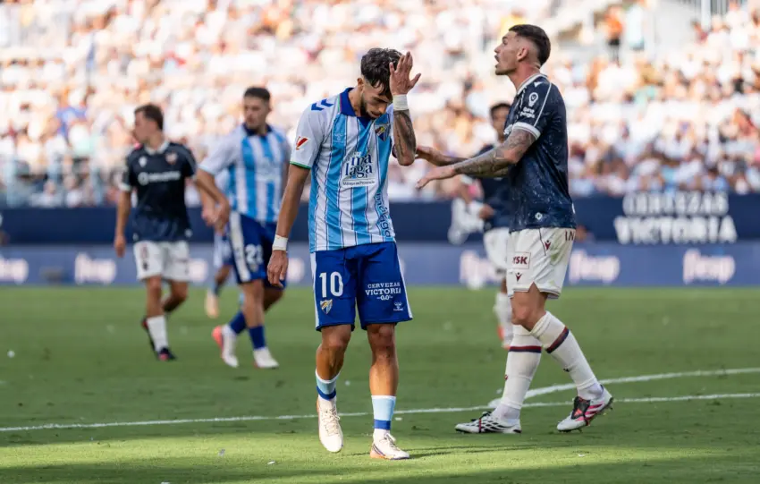 El Pizarrón: El Málaga CF necesita 247 pases para realizar un disparo a puerta
