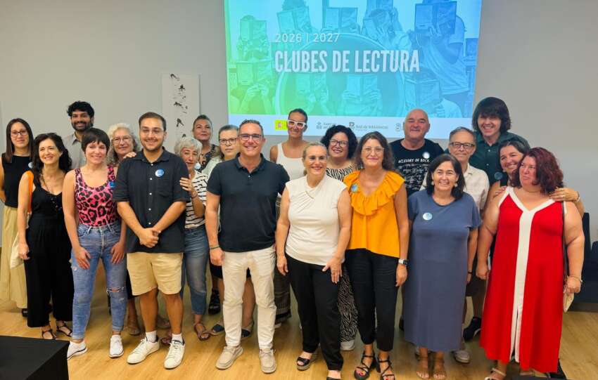Romero y Mula con los coordinadores de los clubes de lectura municipales