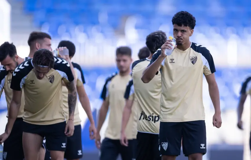 Las alternativas que maneja Funes para las bandas ante la Real Sociedad