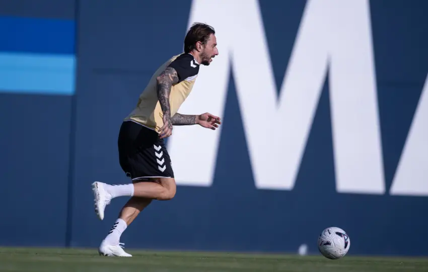 Funes recibe cuatro buenas noticias en el primer entreno de la semana