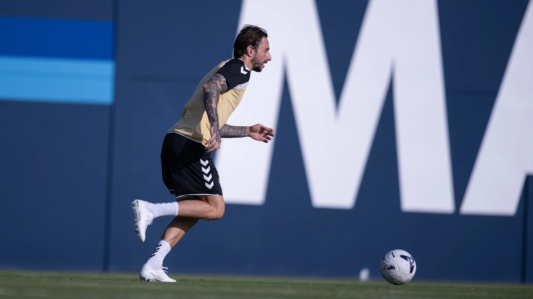 Funes recibe cuatro buenas noticias en el primer entreno de la semana