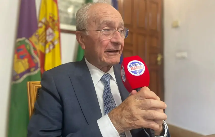 De La Torre habla de la nueva rosaleda