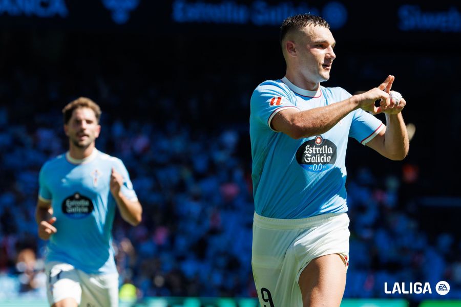 CRÓNICA | ¡Qué bueno que volviste, Adrián! Niño rescata a un inocente Málaga CF en Balaídos 3 jutgla gol celebracion malaga cf celta vigo