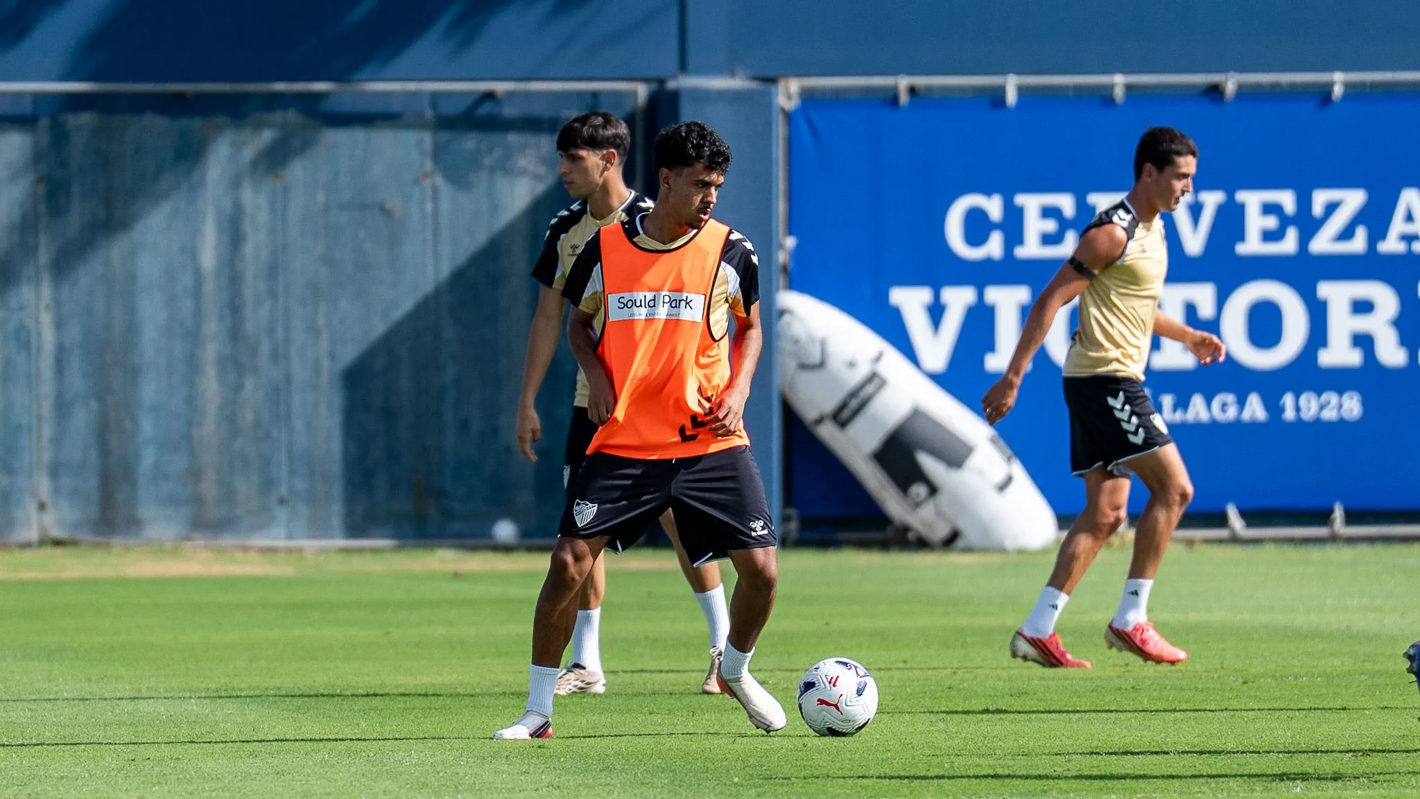 GALERÍA | Así fue el primer entrenamiento de Aznou, Cajuste y Berrocal con el Málaga CF 3 malaga cf entrenamiento aznou