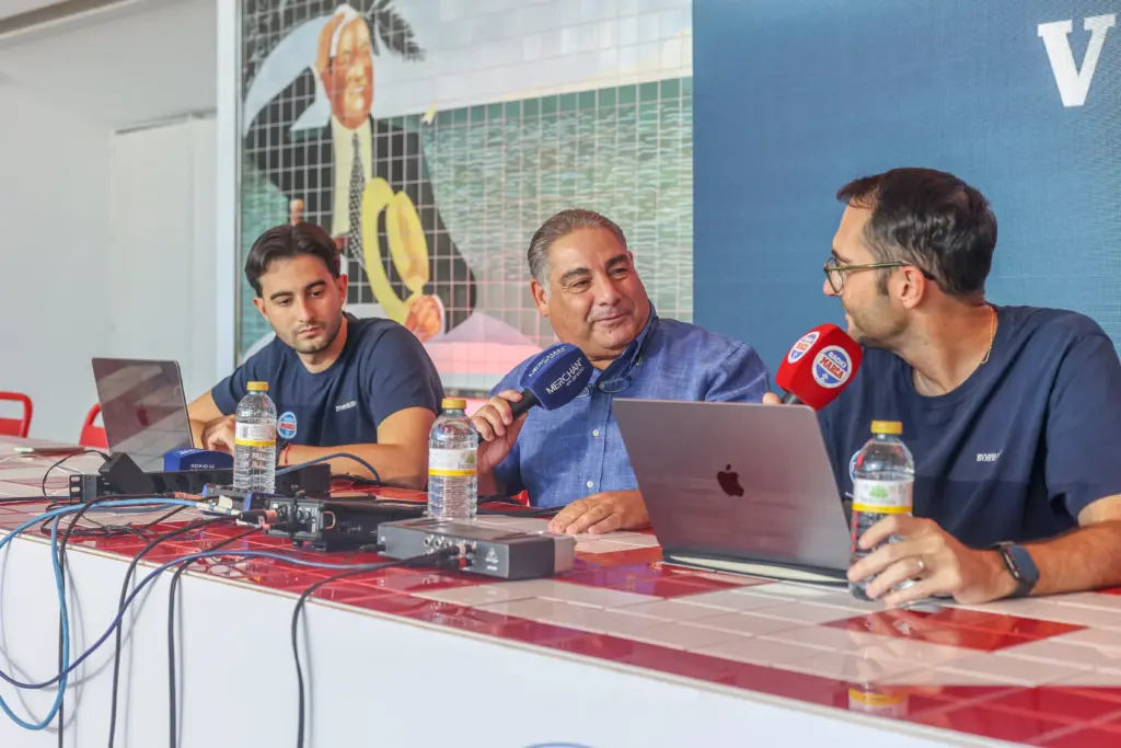 Radio MARCA Málaga y Cervezas Victoria brindan un gran apoyo al polideportivo en el programa especial del 26 de octubre 1 1 GALERIA CERVEZAS VICTORIA Y RADIO MARCA MALAGA