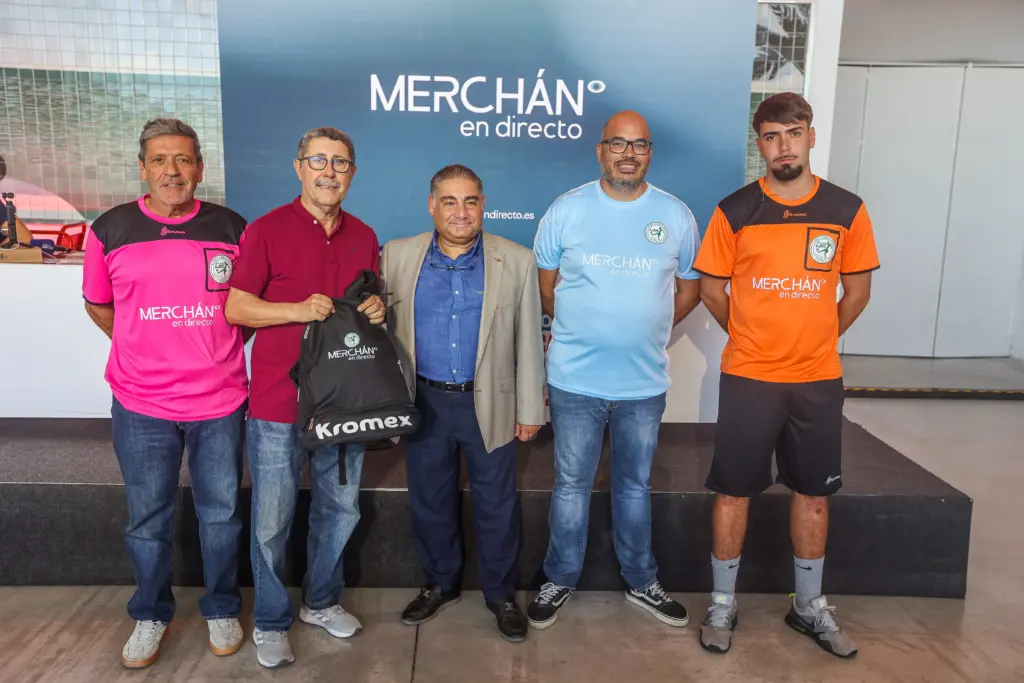 Radio MARCA Málaga y Cervezas Victoria brindan un gran apoyo al polideportivo en el programa especial del 26 de octubre 6 11 GALERIA CERVEZAS VICTORIA Y RADIO MARCA MALAGA
