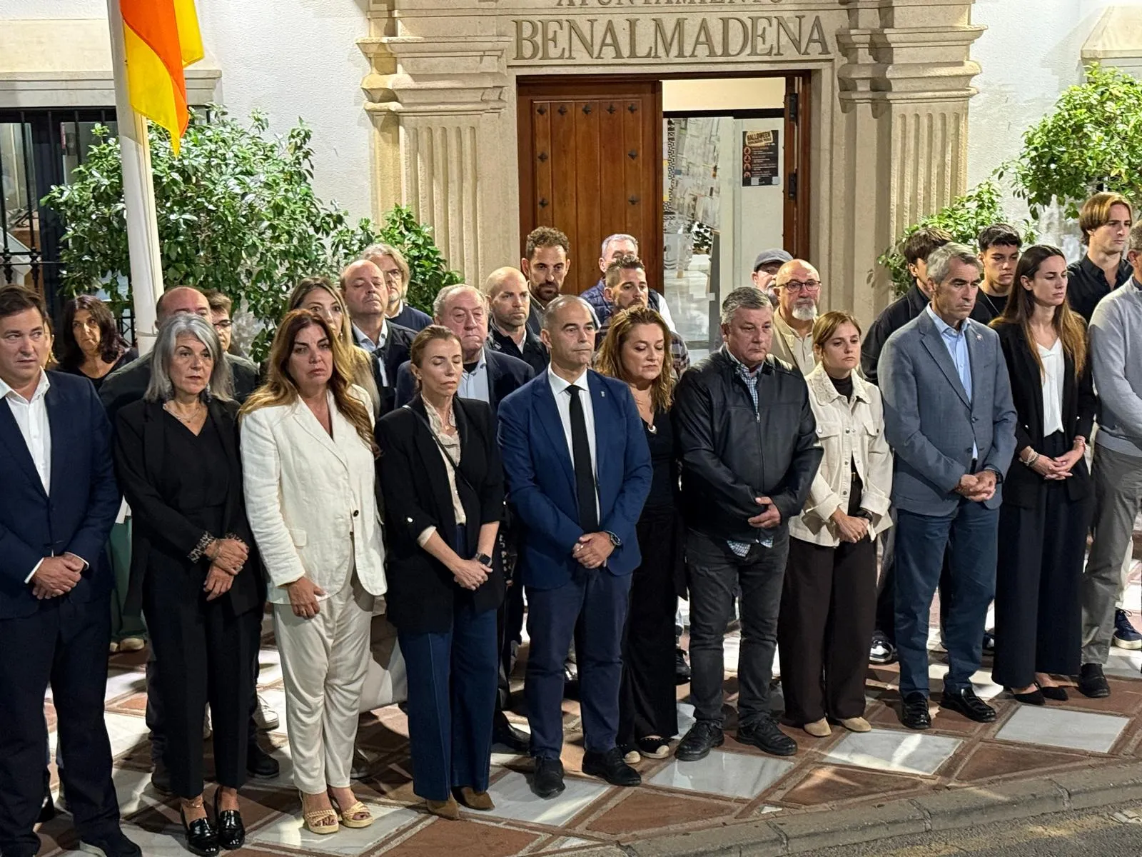 Benalmádena guarda un minuto de silencio en memorias de las víctimas del accidente ferroviario de Toledo 2 15 - MINUTO DE SILENCIO BENALMADENA VICTIMAS TOLEDO