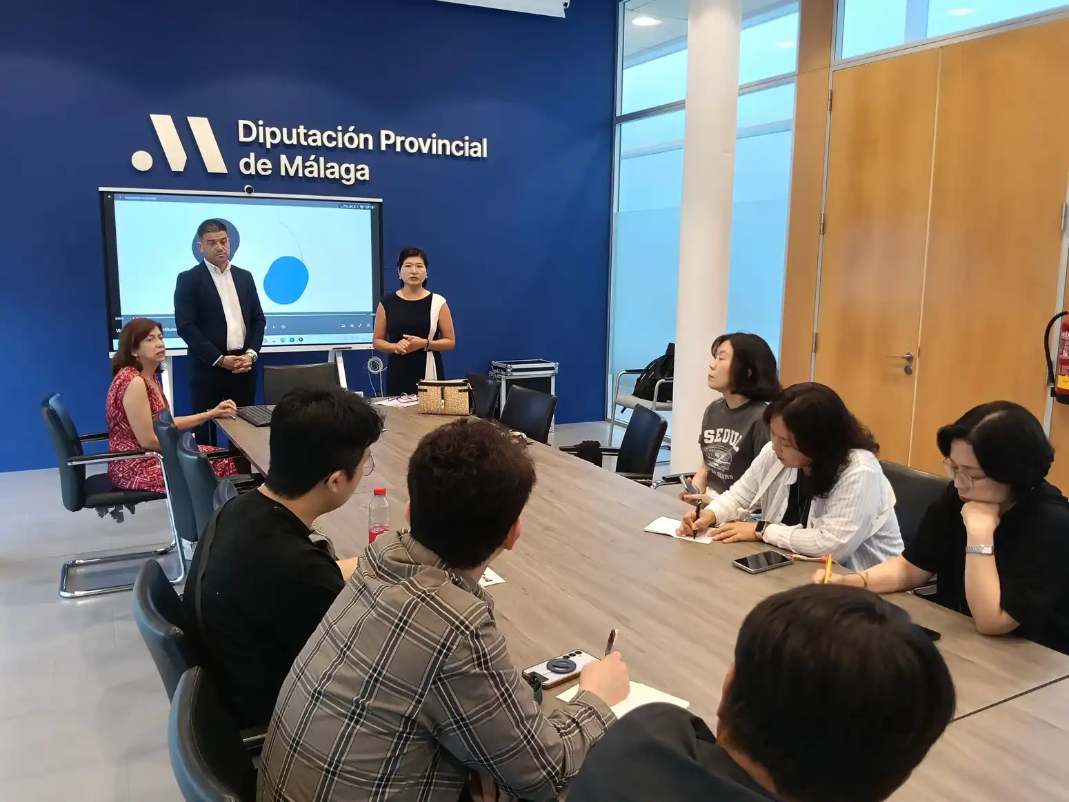 Una delegación de Corea del Sur visita la Diputación para conocer su programa de sostenibilidad y cambio climático 3 29 - COREA DEL SUR EN DIPUTACI