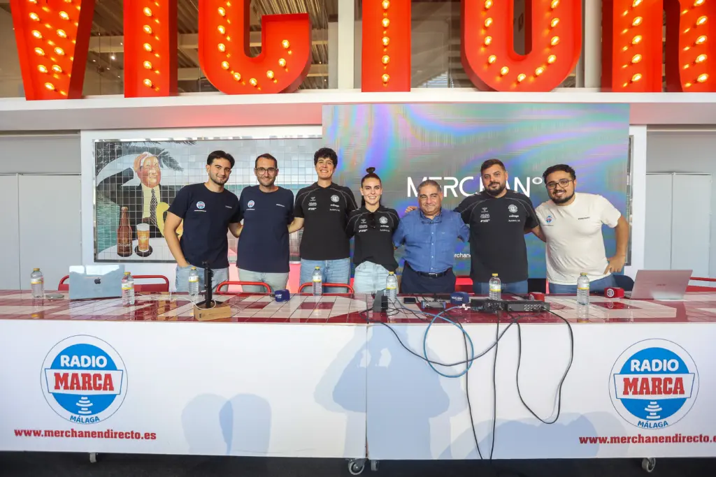 Radio MARCA Málaga y Cervezas Victoria brindan un gran apoyo al polideportivo en el programa especial del 26 de octubre 9 7 GALERIA CERVEZAS VICTORIA Y RADIO MARCA MALAGA
