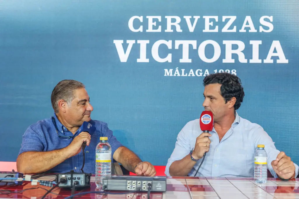 Radio MARCA Málaga y Cervezas Victoria brindan un gran apoyo al polideportivo en el programa especial del 26 de octubre 7 9 GALERIA CERVEZAS VICTORIA Y RADIO MARCA MALAGA