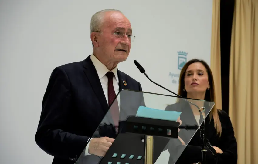 DE LA TORRE RECLAMA 33.000 METROS CUADRADOS PARA EL AYUNTAMIENTO EN EL LUGAR DE LA NUEVA ROSALEDA