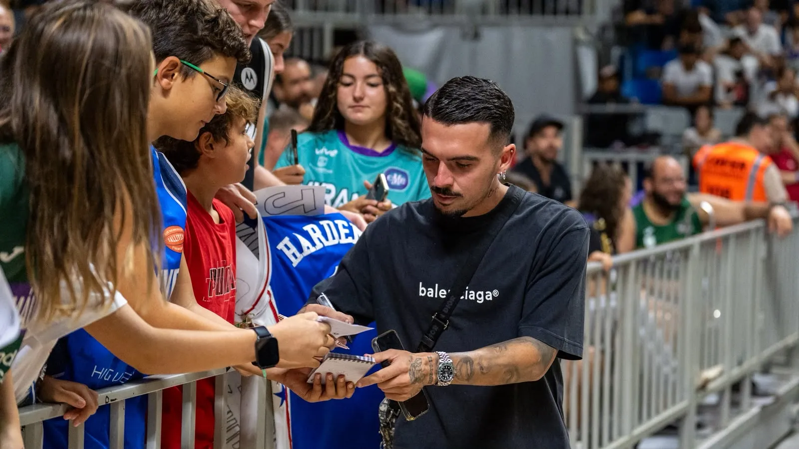 Perry, Vidorreta, Niño, Joaquín Muñoz... el Unicaja y el Málaga CF se 'cuelan' en la fiesta de los Cavs 3 JOAQUÍN MUÑOZ ENTRENAMIENTO CAVS EN CARPENA