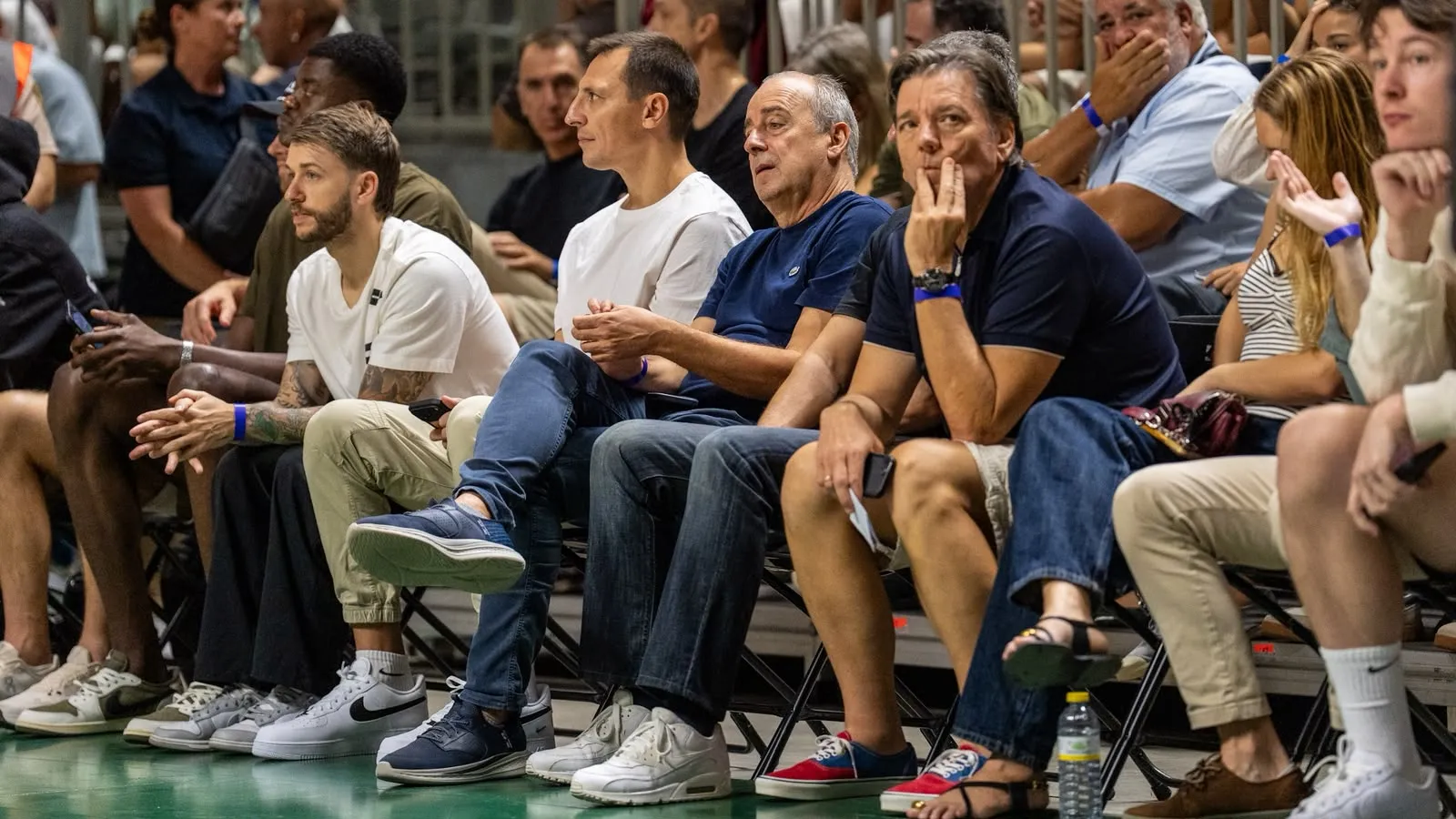 Perry, Vidorreta, Niño, Joaquín Muñoz... el Unicaja y el Málaga CF se 'cuelan' en la fiesta de los Cavs 1 TXUS VIDORRETA VAN LACKE Y GAVRILOVIC EN EL ENTRENAMIENTO DE CAVS EN EL CARPENA