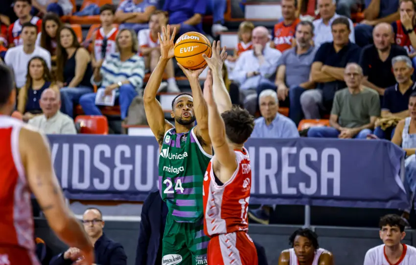 UNA EXHBICIÓN DE HUNT SELLA LA VICTORIA DEL UNICAJA EN MANRESA - CRÓNICA