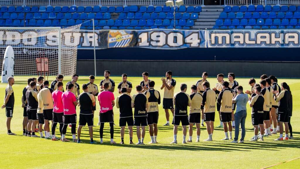 Murillo regresa con el grupo y Funes busca reemplazo a Joaquín 1 aplauso charla grupal entrenamiento murillo malaga