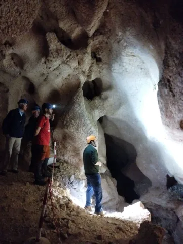 fotografia cueva.jpeg