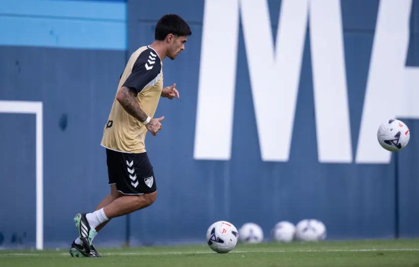 El Málaga CF inicia la semana del regreso liguero sumando a Juan Cruz