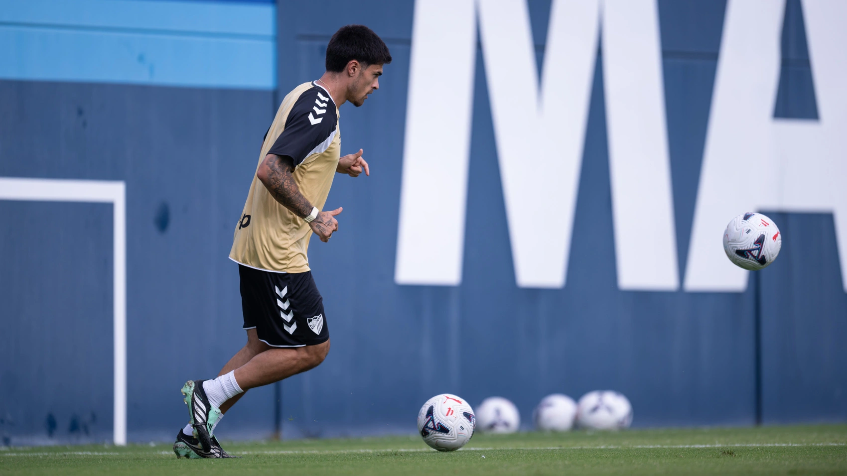 El Málaga CF inicia la semana del regreso liguero sumando a Juan Cruz