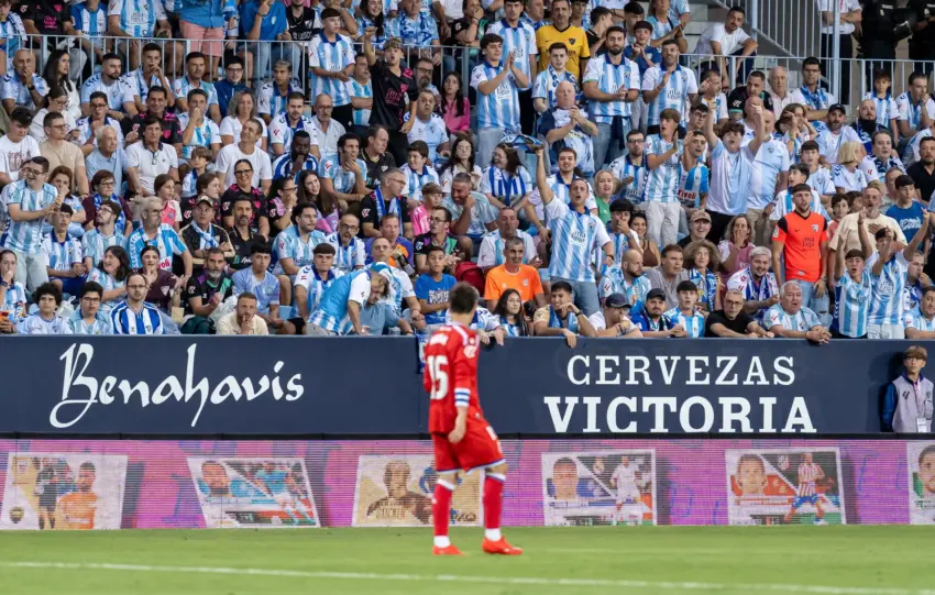 LaLiga denuncia los cánticos de "¡Bryan, muérete!" en el Málaga - Espanyol