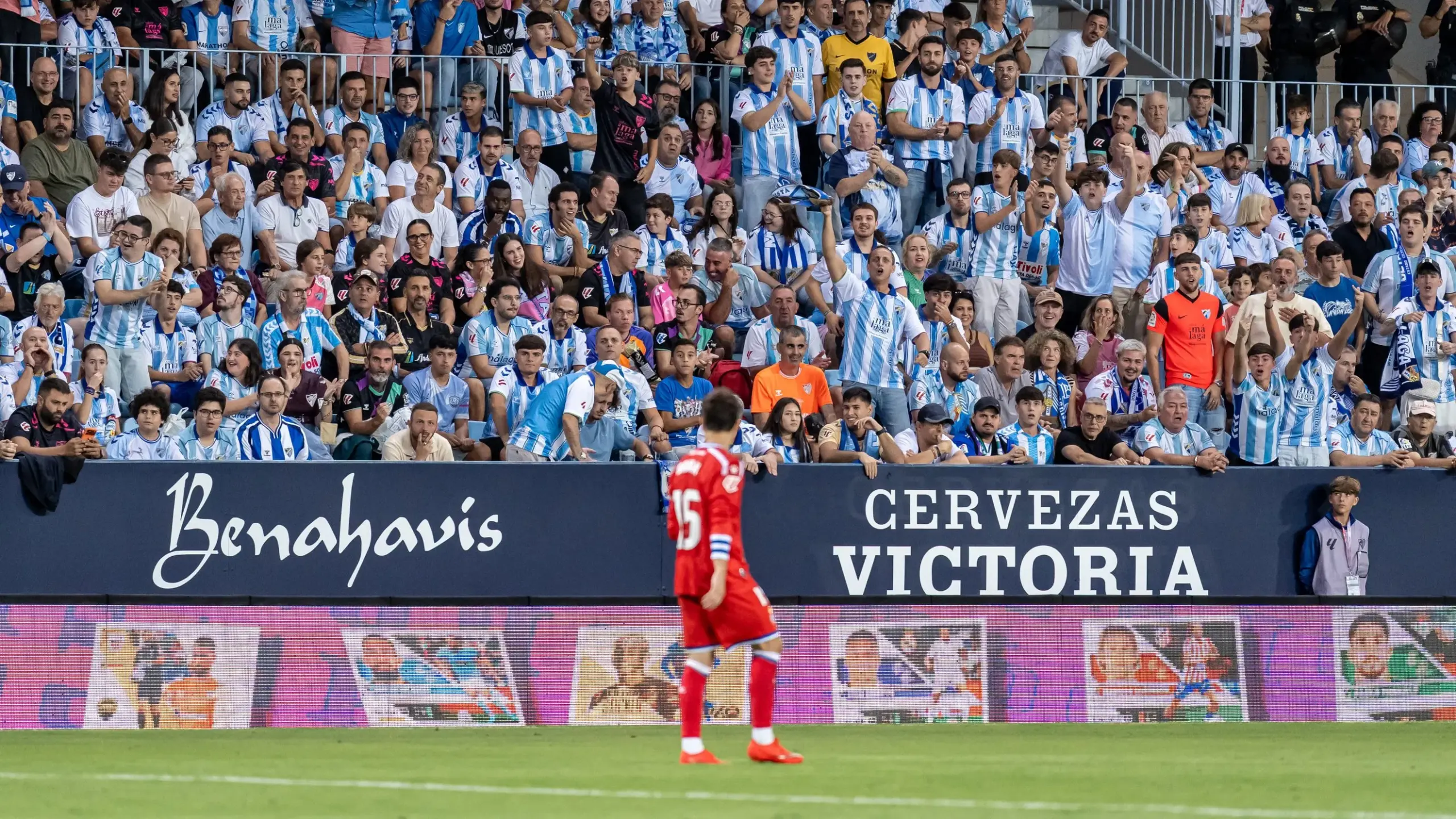 LaLiga denuncia los cánticos de "¡Bryan, muérete!" en el Málaga - Espanyol